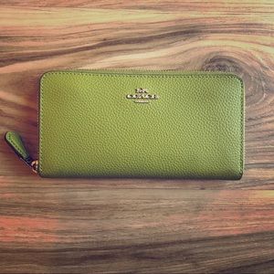 Coach Accordion Zip Wallet ~ Olive